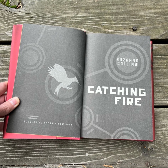 Catching Fire First Edition 2009 Hardcover Book By Suzanne Collins - Picture 8 of 14